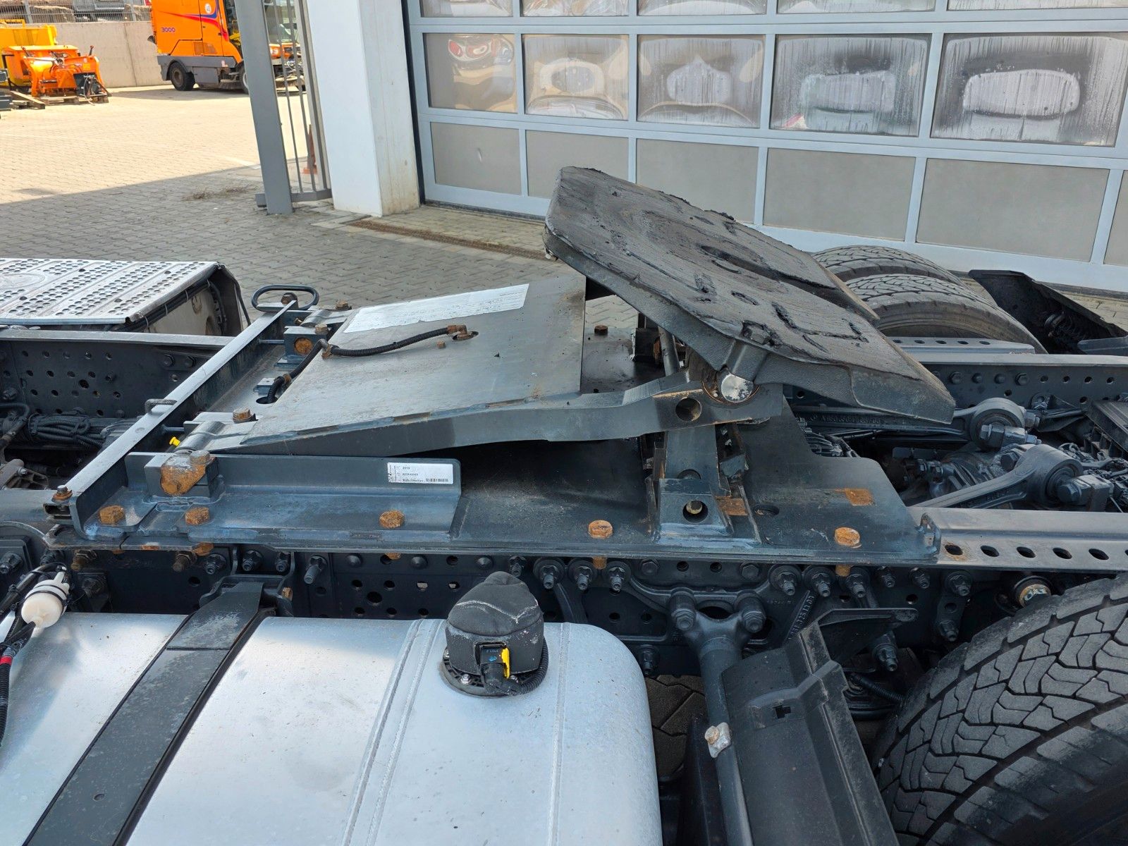 Fahrzeugabbildung Mercedes-Benz Actros 1851 LSnRL Hubsattelplatte Retarder