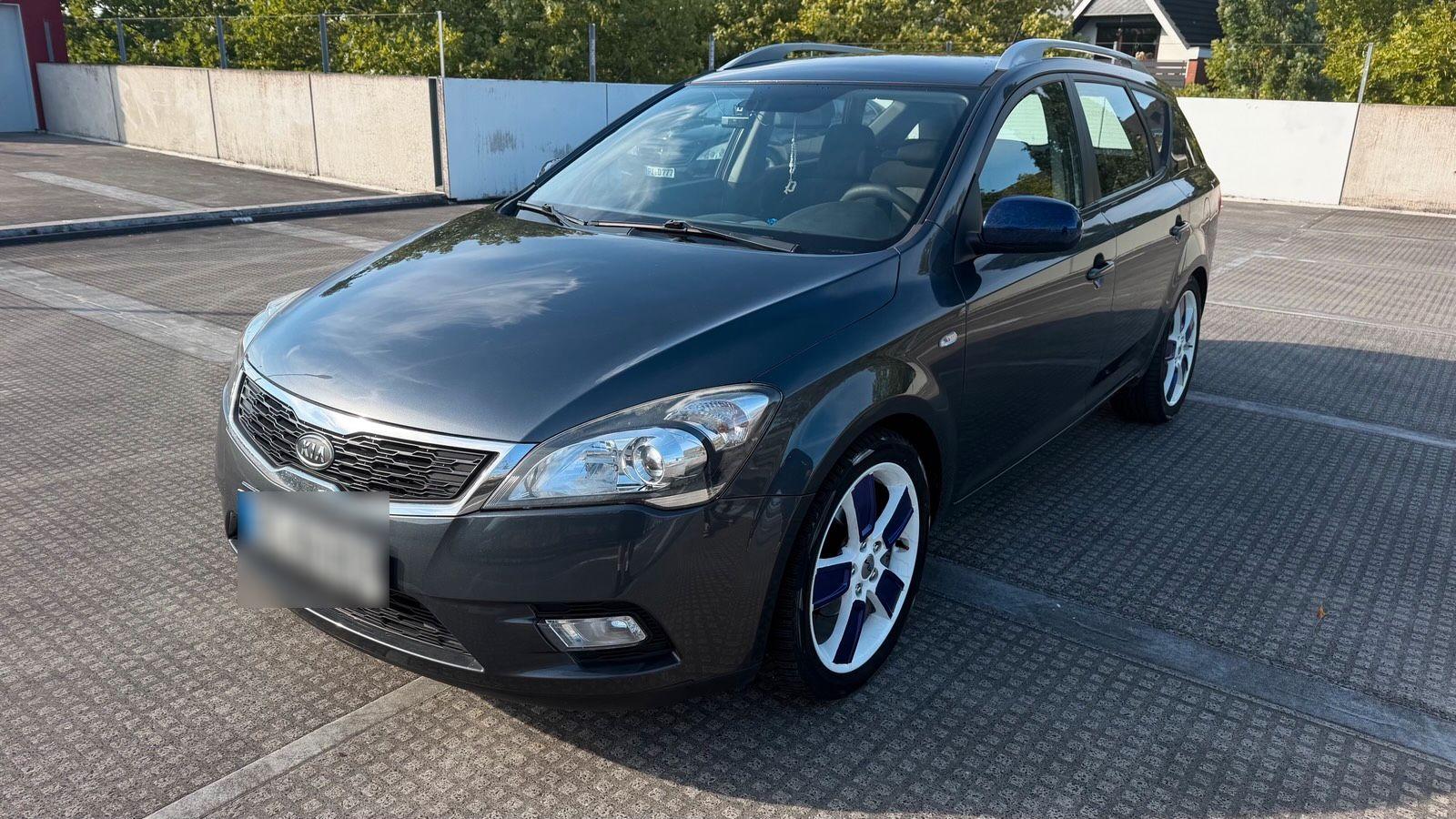 Kia cee'd 2011 — photo 8