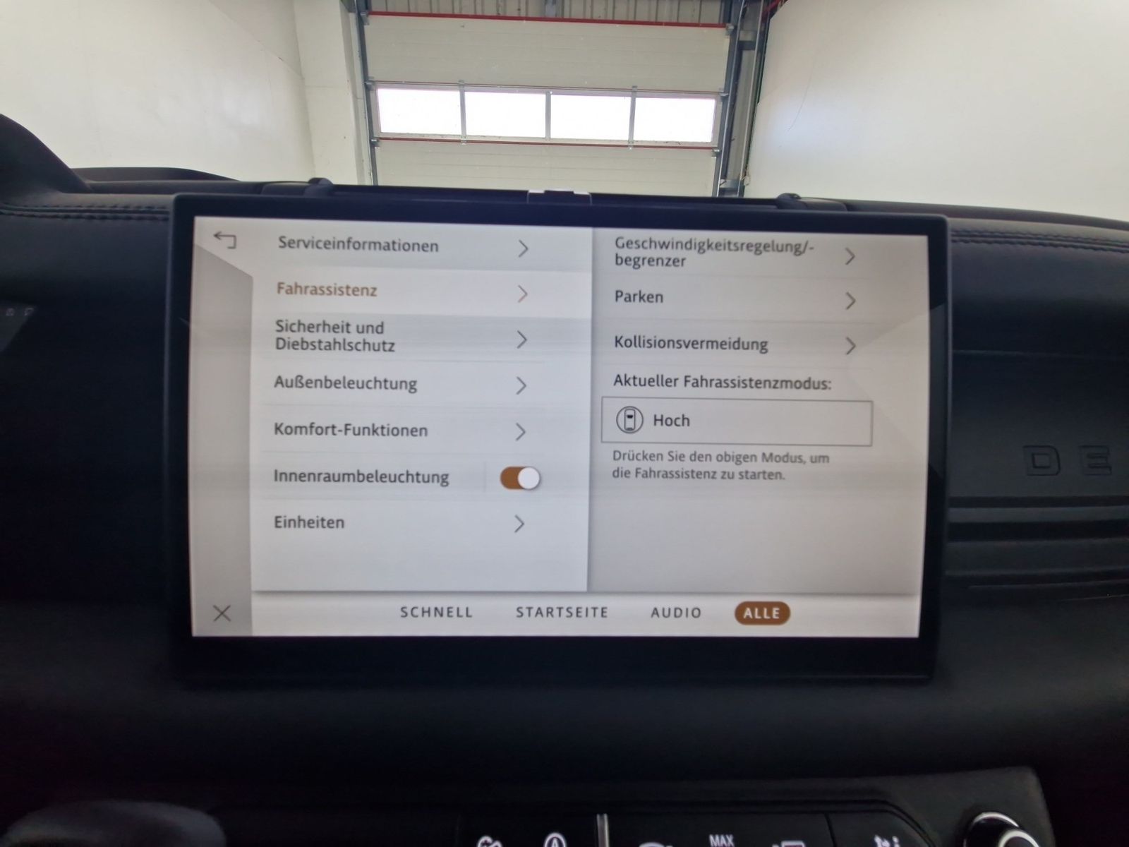LAND ROVER Defender 90 Hard Top D250 X-Dynamic SE AHK – Bild 20