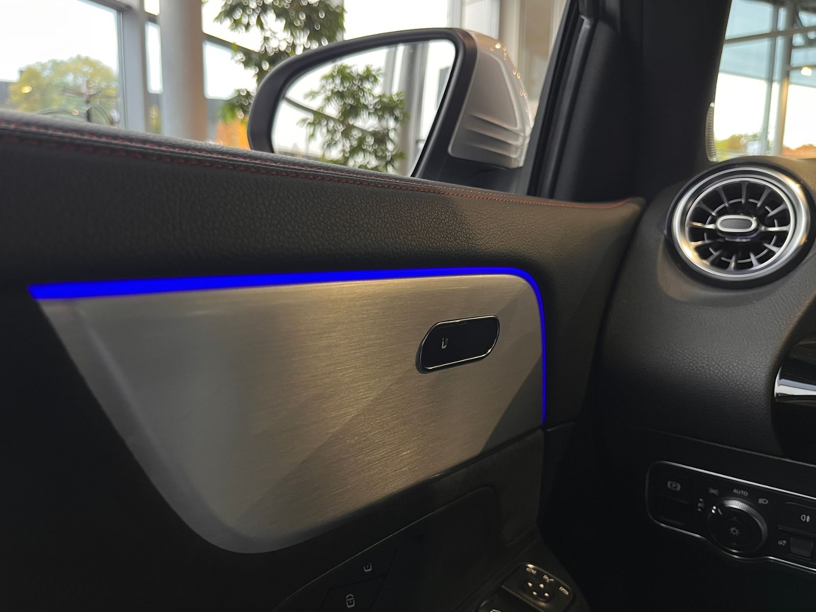 Fahrzeugabbildung Mercedes-Benz GLA 250 4Matic AMG Line PANO LED NAVI