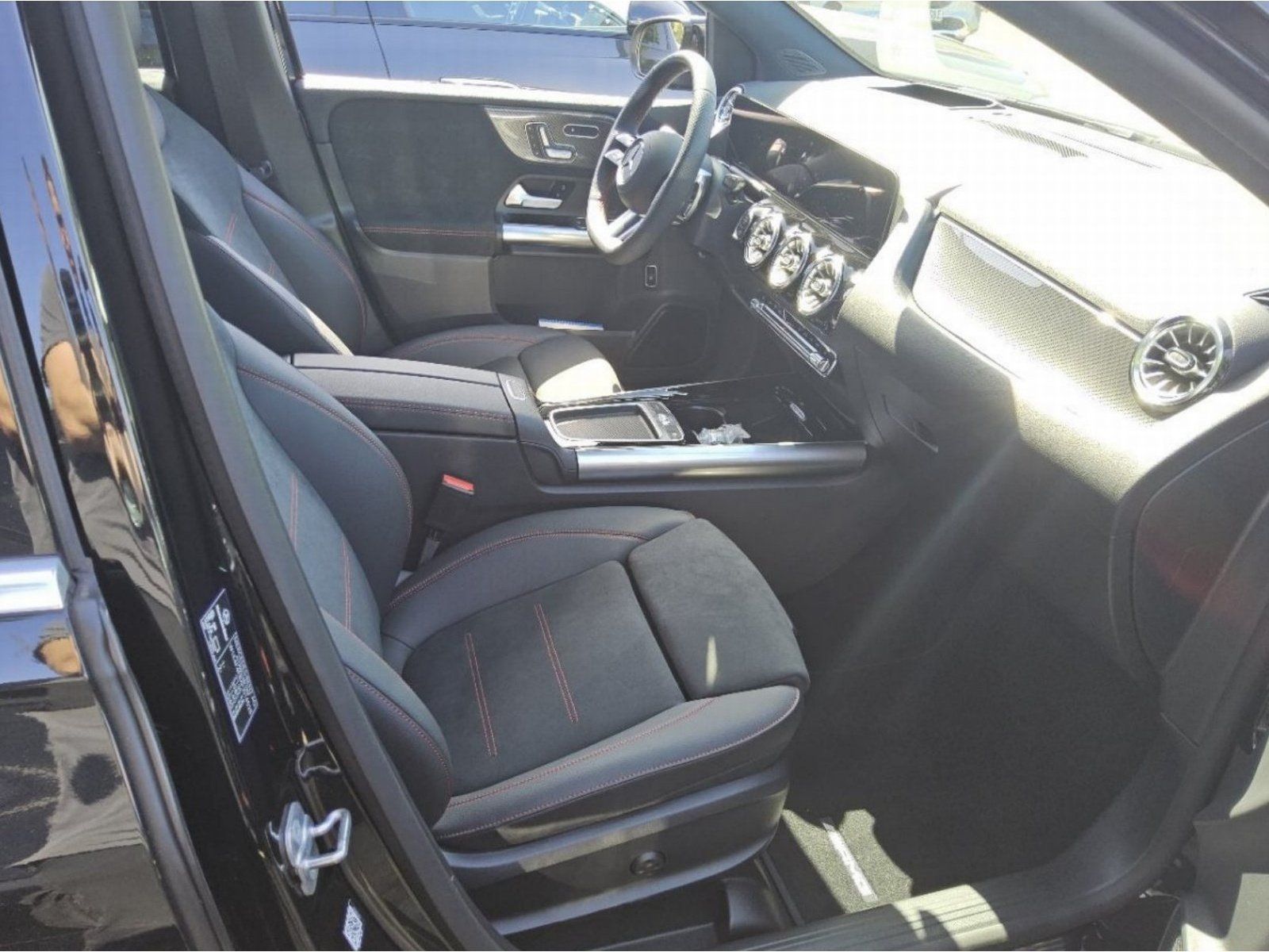 Fahrzeugabbildung Mercedes-Benz B 220 4M AMG Premi+ AHK Memo MLED Pano HUD KeyGo