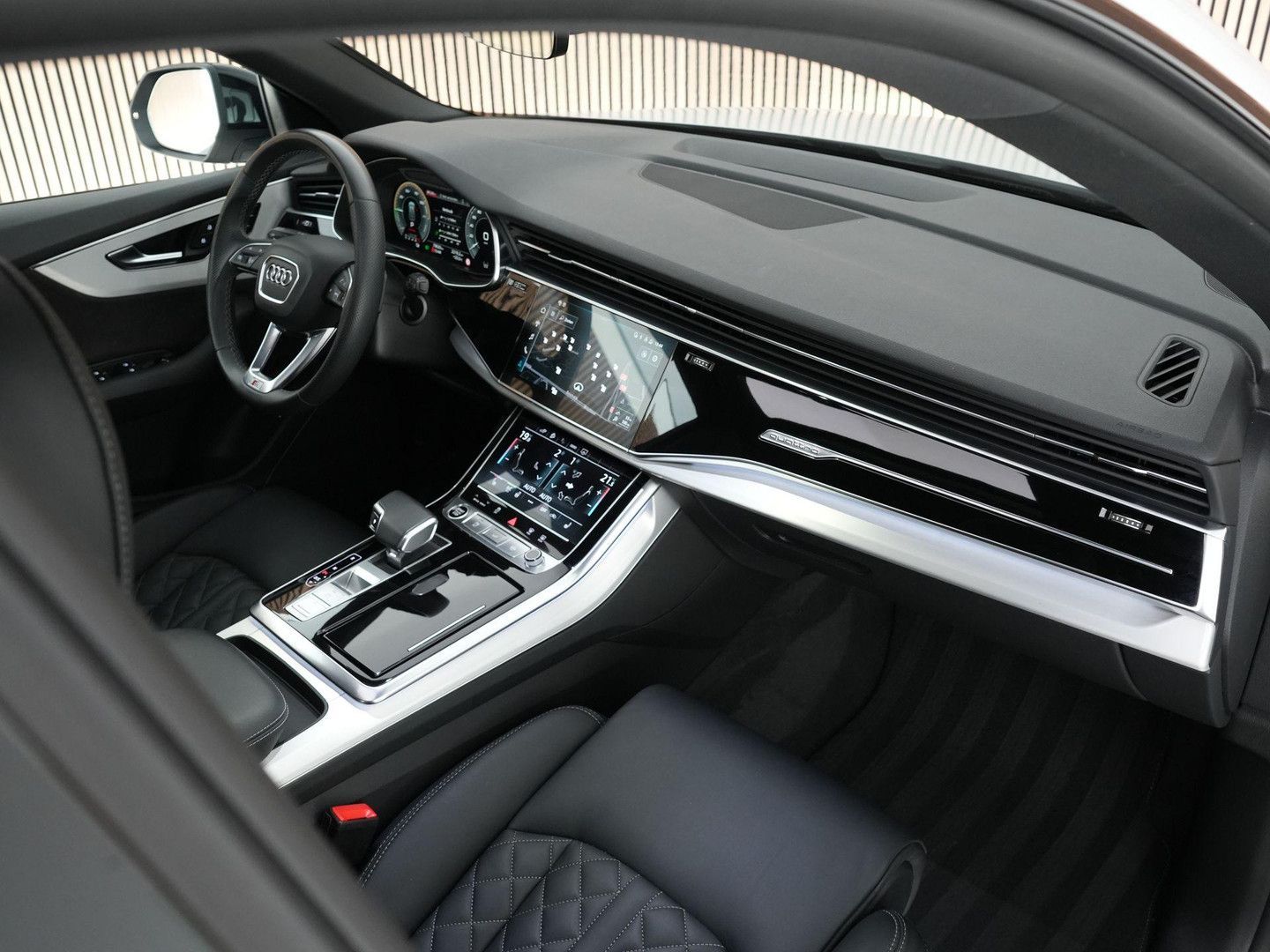 Audi Q8 60 TFSI e 462pk quattro Pro Line S Competitio imagem 3