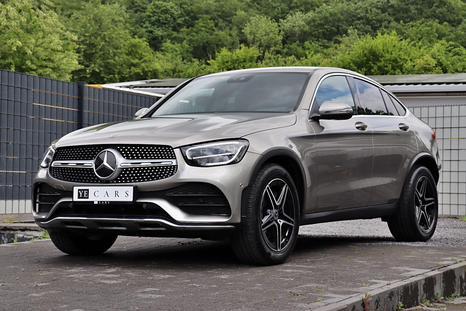 MERCEDES-BENZ GLC 200 4Matic Coupe AMG LINE LED*360°*STANDHEIZ