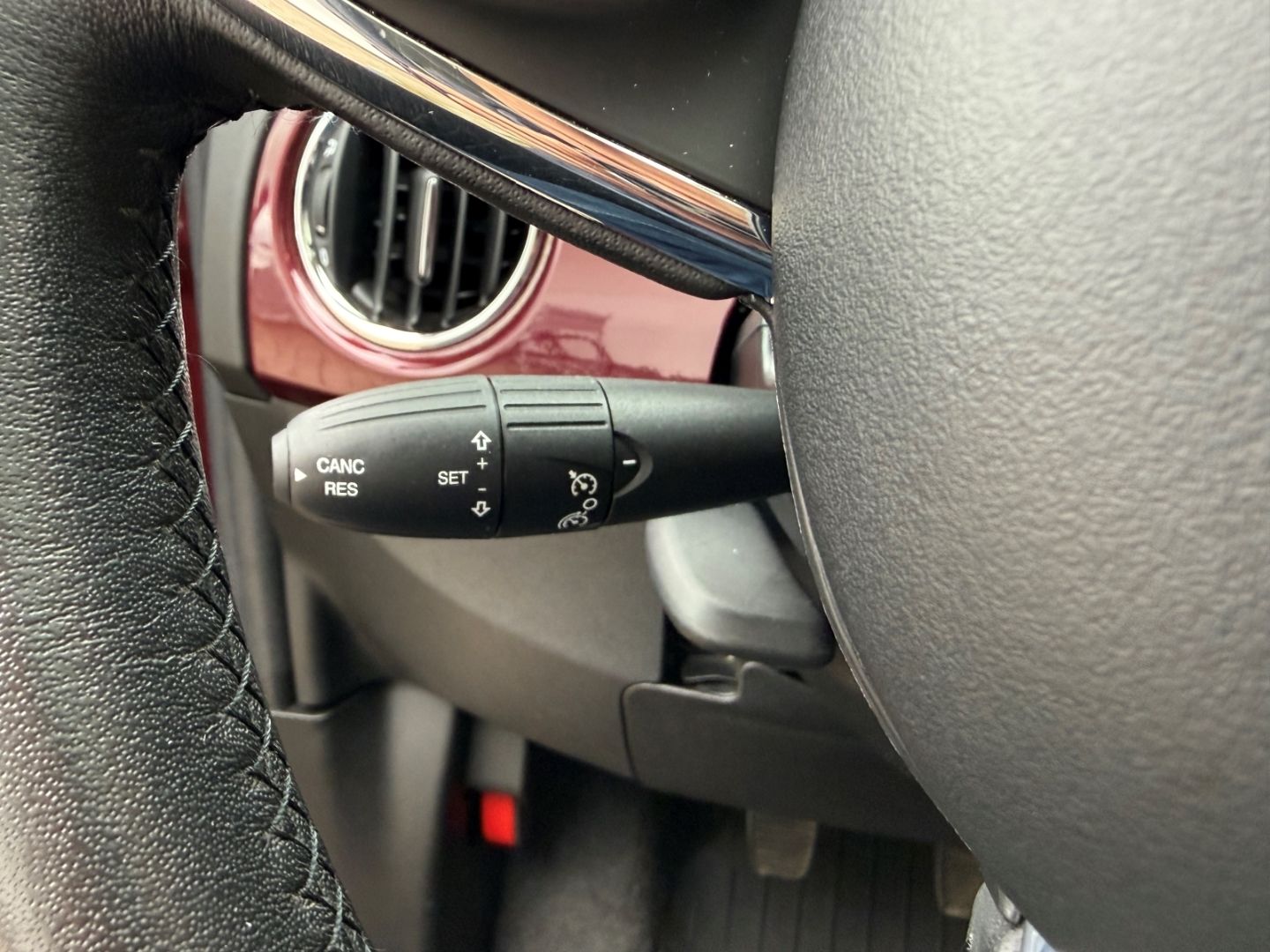 Fahrzeugabbildung Fiat 500 Lounge Pano CarPlay Temp PDC ALU BT Berganfa