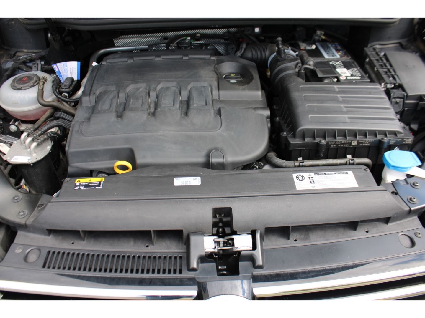 VW Touran IQ.DRIVE 2.0 TDI BMT ACC LED AHK el. Heck - Image 28