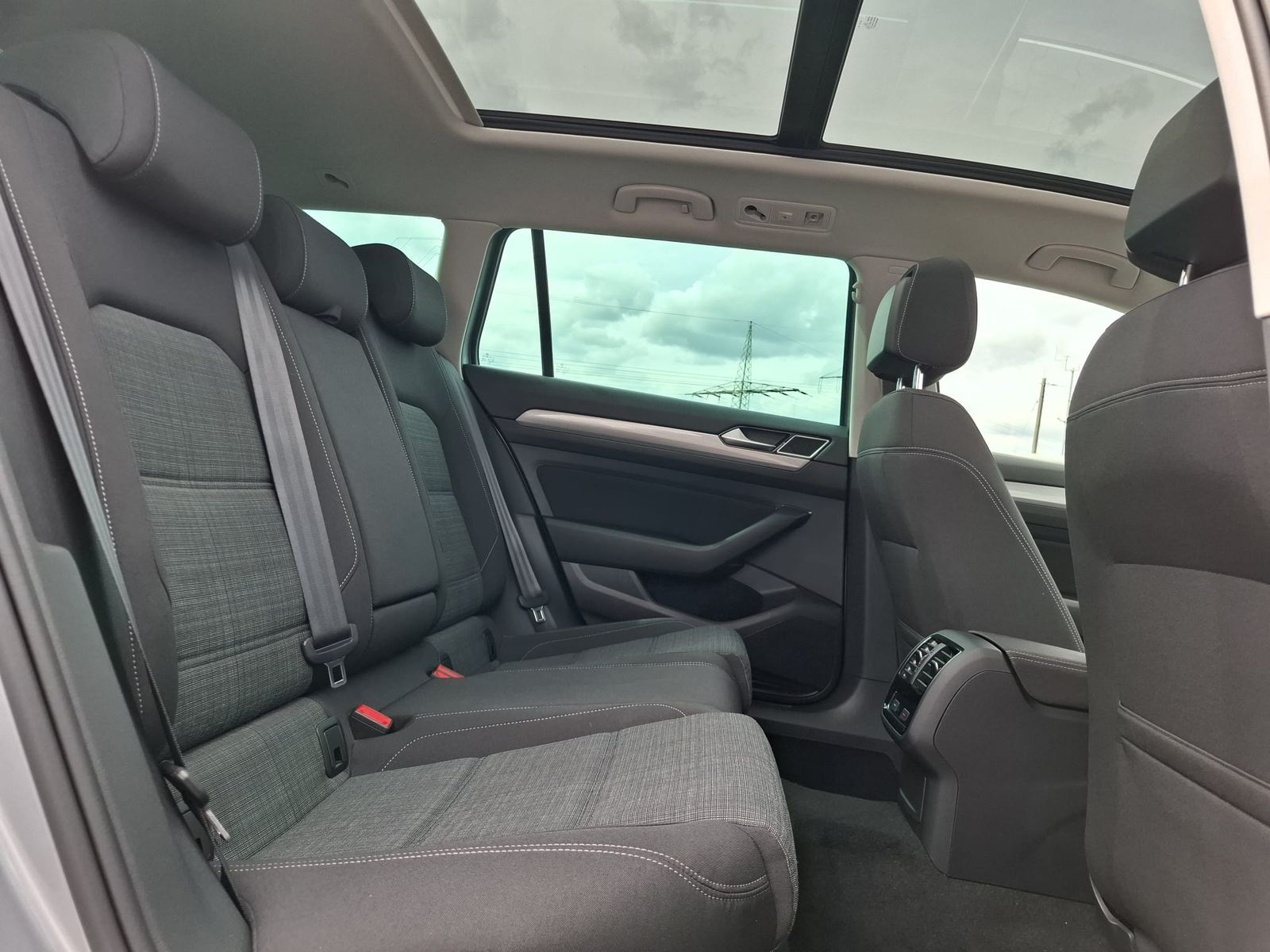 Fahrzeugabbildung Volkswagen Passat 2.0 TDI Business DSG PANO*AHK*ACC*KAMERA
