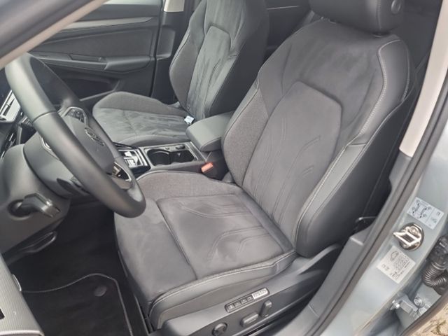 Fahrzeugabbildung Volkswagen Golf VIII 1.5 TSI STYLE AHK LED-PLUS KAMERA KLIM