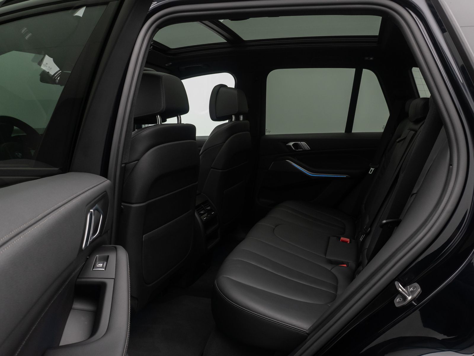 Fahrzeugabbildung BMW X5 xD45e M Sport 360° HUD Panorama DAB Massage