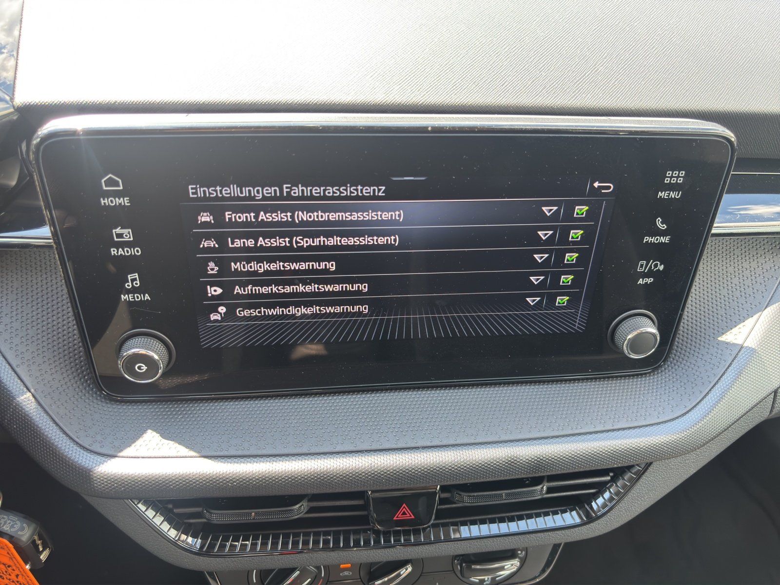 Fahrzeugabbildung SKODA Fabia Essence 1,0 TSI 70 kW