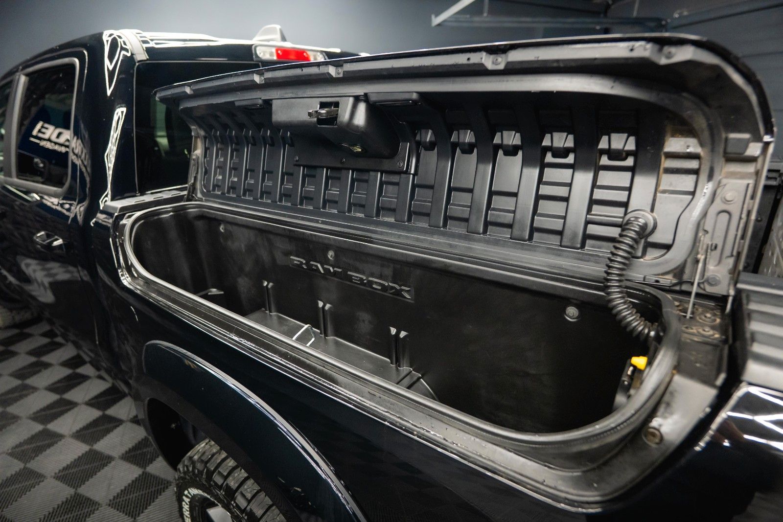 Fahrzeugabbildung Dodge RAM 5.7 V8 HEMI 4x4 LARAMIE RamBox Airmatic 19%