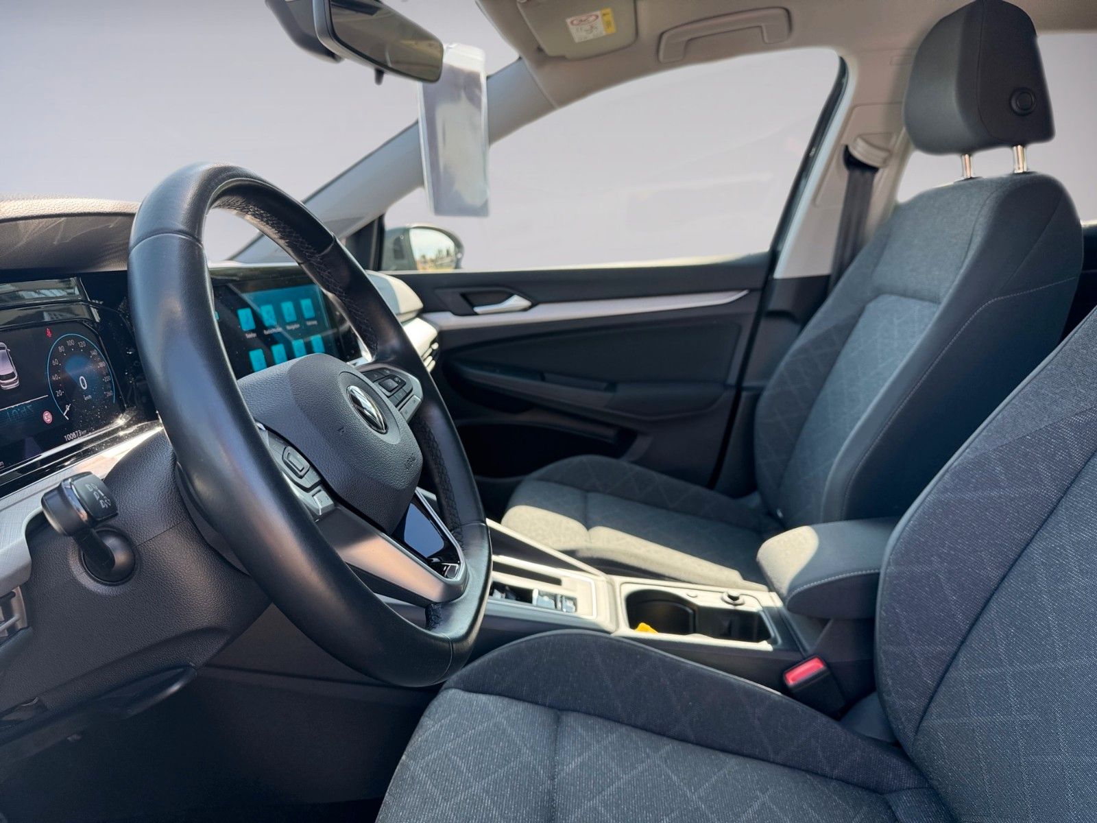 Fahrzeugabbildung Volkswagen Golf VIII Lim. Life 1.0 eTSI