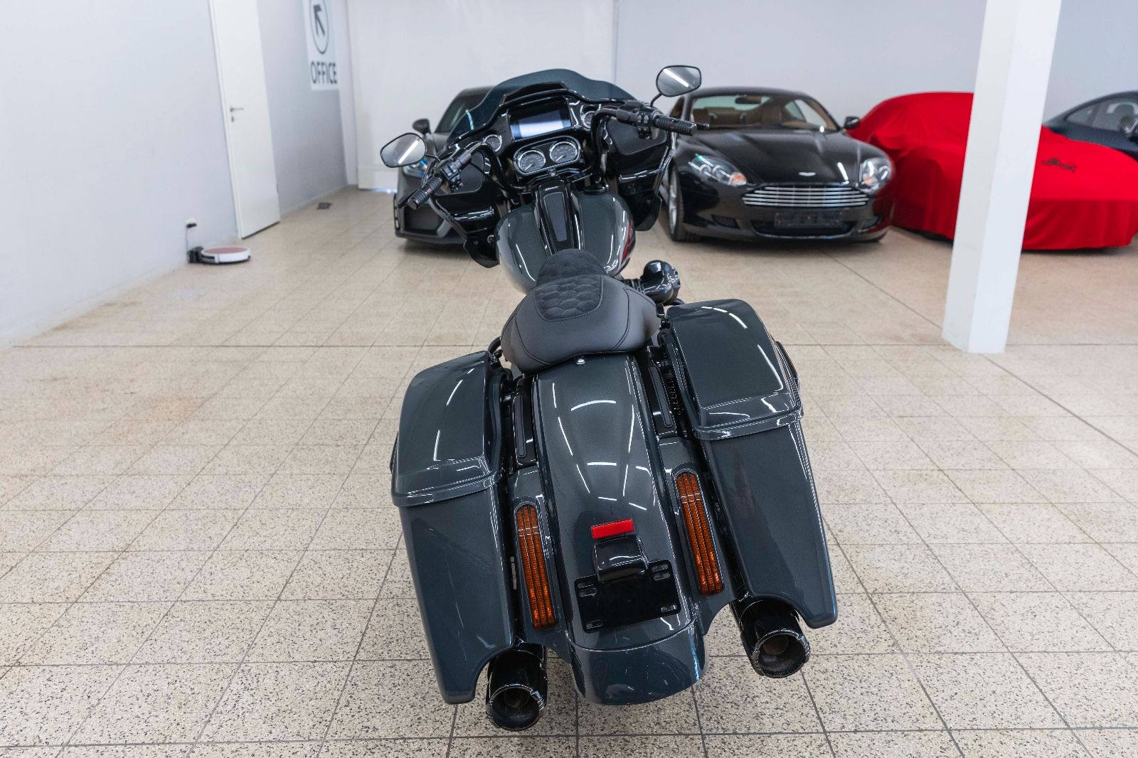 Fahrzeugabbildung Harley-Davidson FLTRXST Road Glide