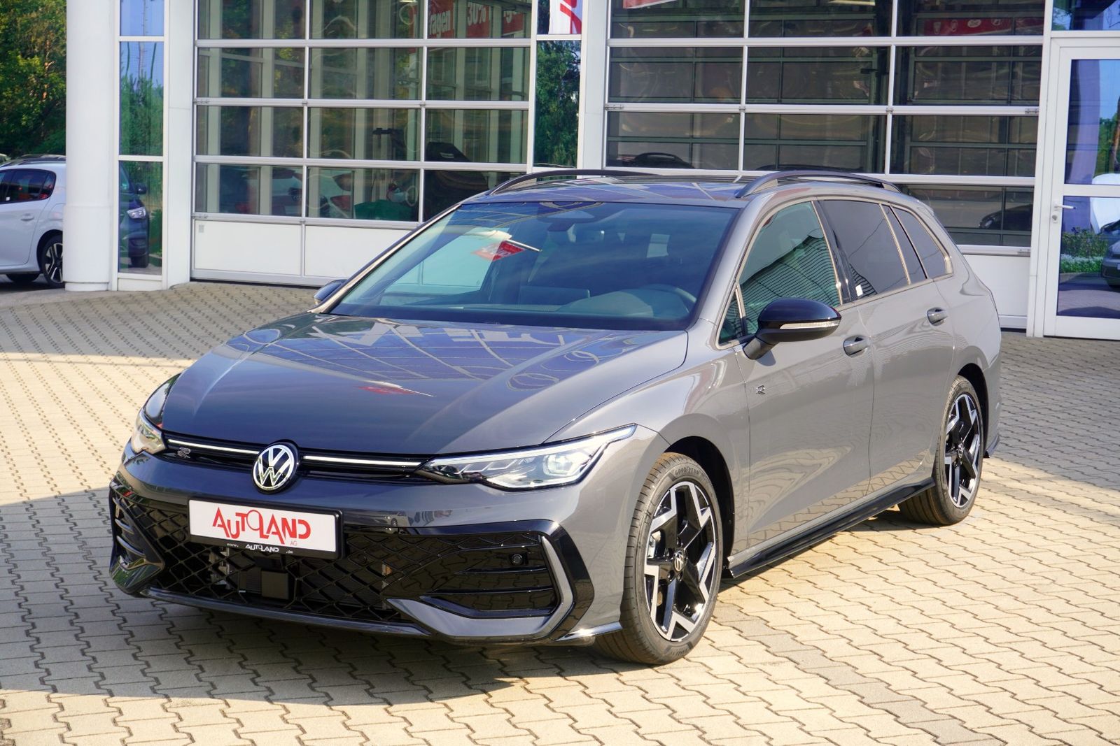 Volkswagen Golf VIII Variant 1.5 eTSI R-Line DSG LED ACC AH imagem 2