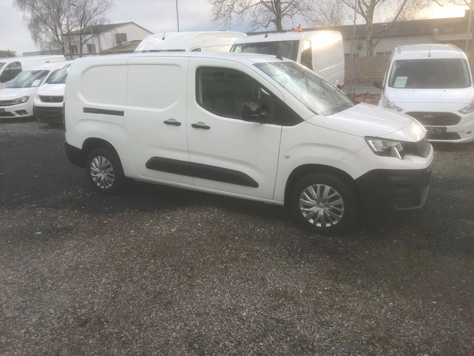 Fahrzeugabbildung Peugeot Partner Premium L2,SHZ,PDC,27796Km