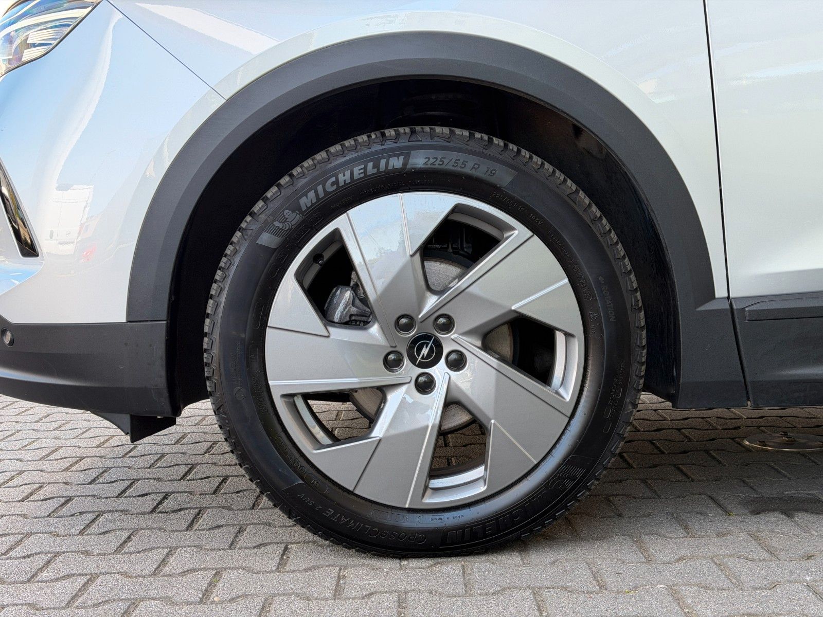 Fahrzeugabbildung Opel Grandland 1.2 48V Mild- W Edition Kamera,LED,SHZ