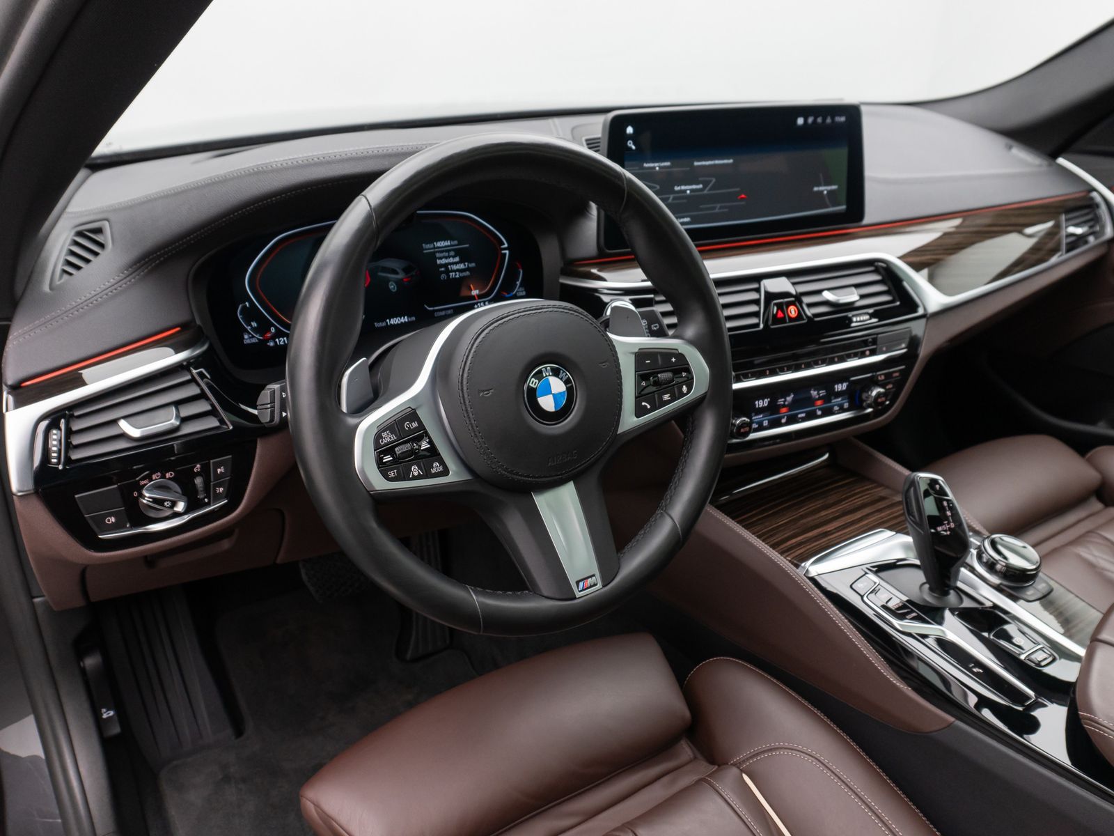 Fahrzeugabbildung BMW 530d xD LuxuryLine Panoram Kamera Laser HUD HiFi