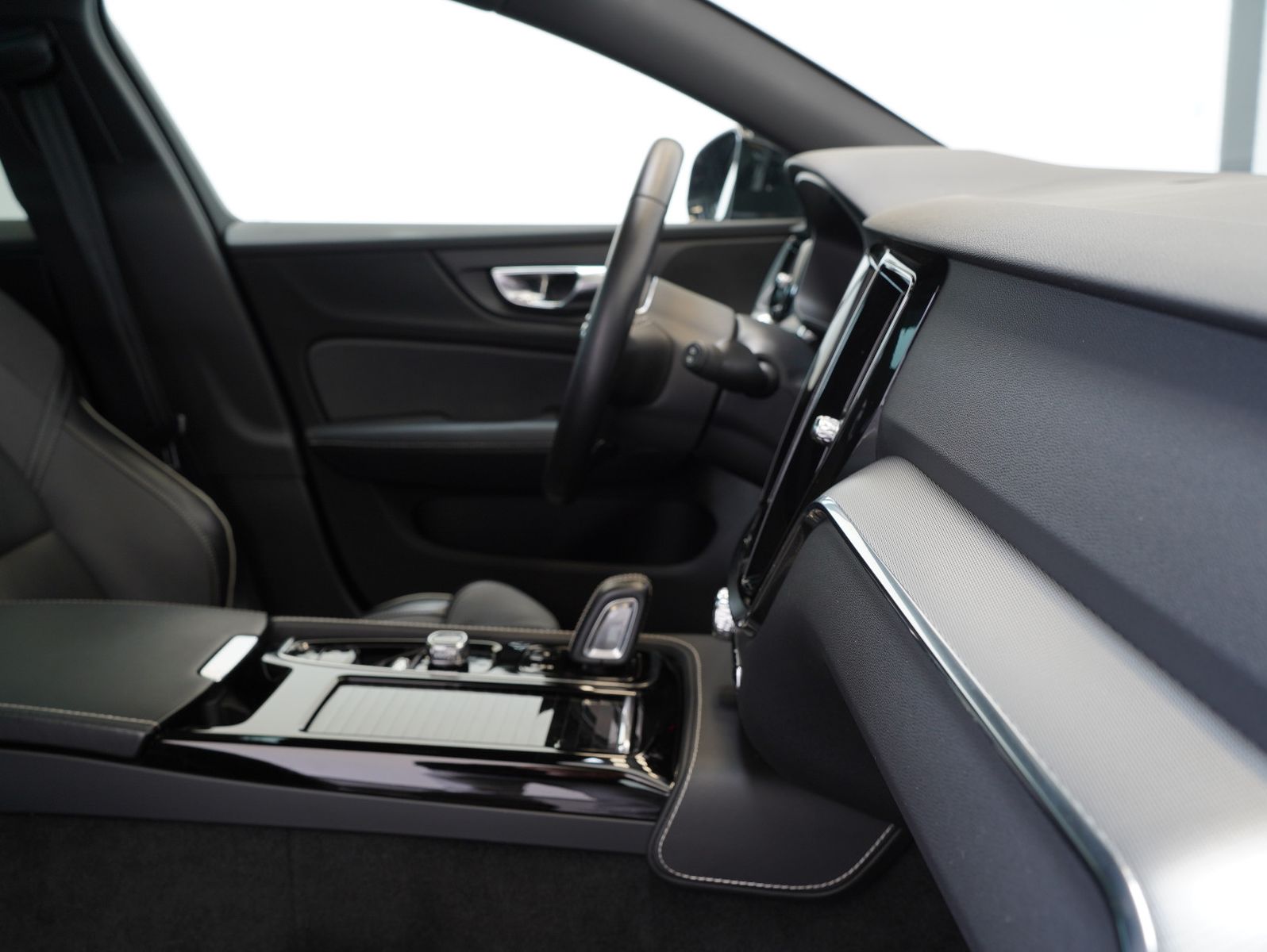 Fahrzeugabbildung Volvo V60 T6 AWD Recharge Plug-In R Design ACC/4C/AHK