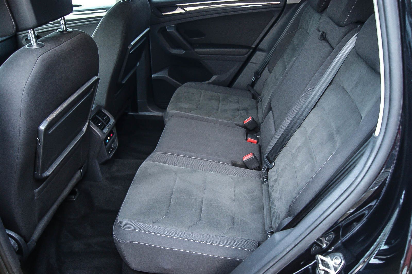 Fahrzeugabbildung Volkswagen Tiguan 2.0TDI 4Motion DSG R-LINE Black Style 19'