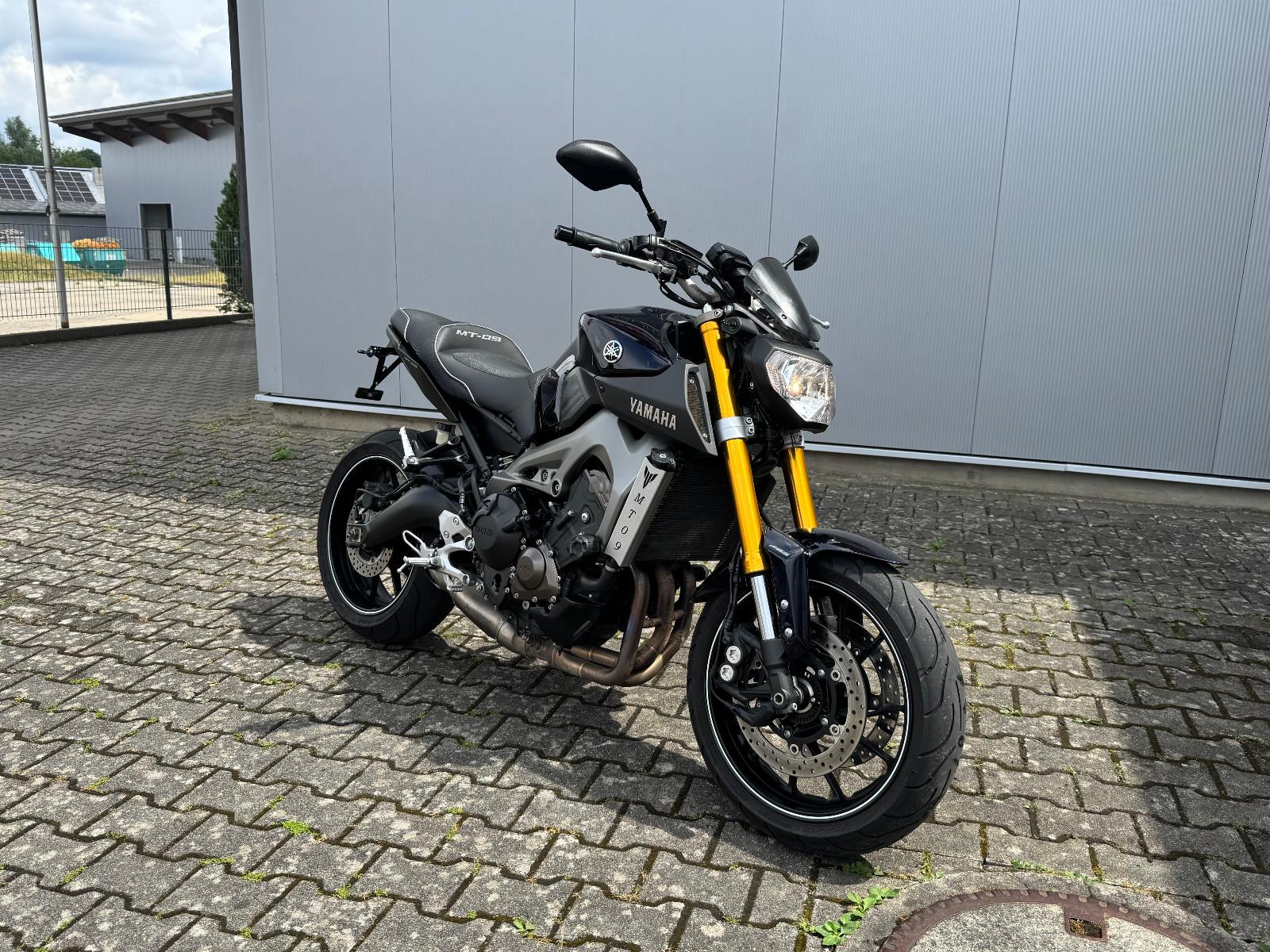 Yamaha MT 09 RN29 "Tiefergelegt"