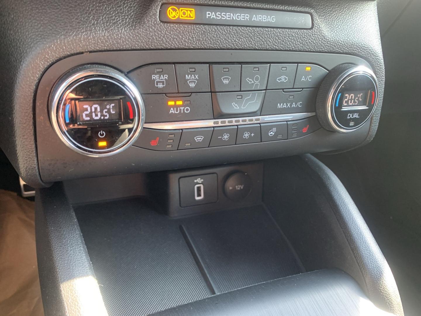 Ford Focus ST-Line Navi LED ACC Apple CarPlay Android
