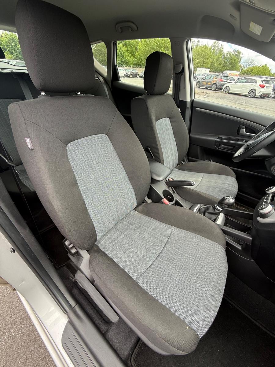 Kia cee'd 2012 — photo 7
