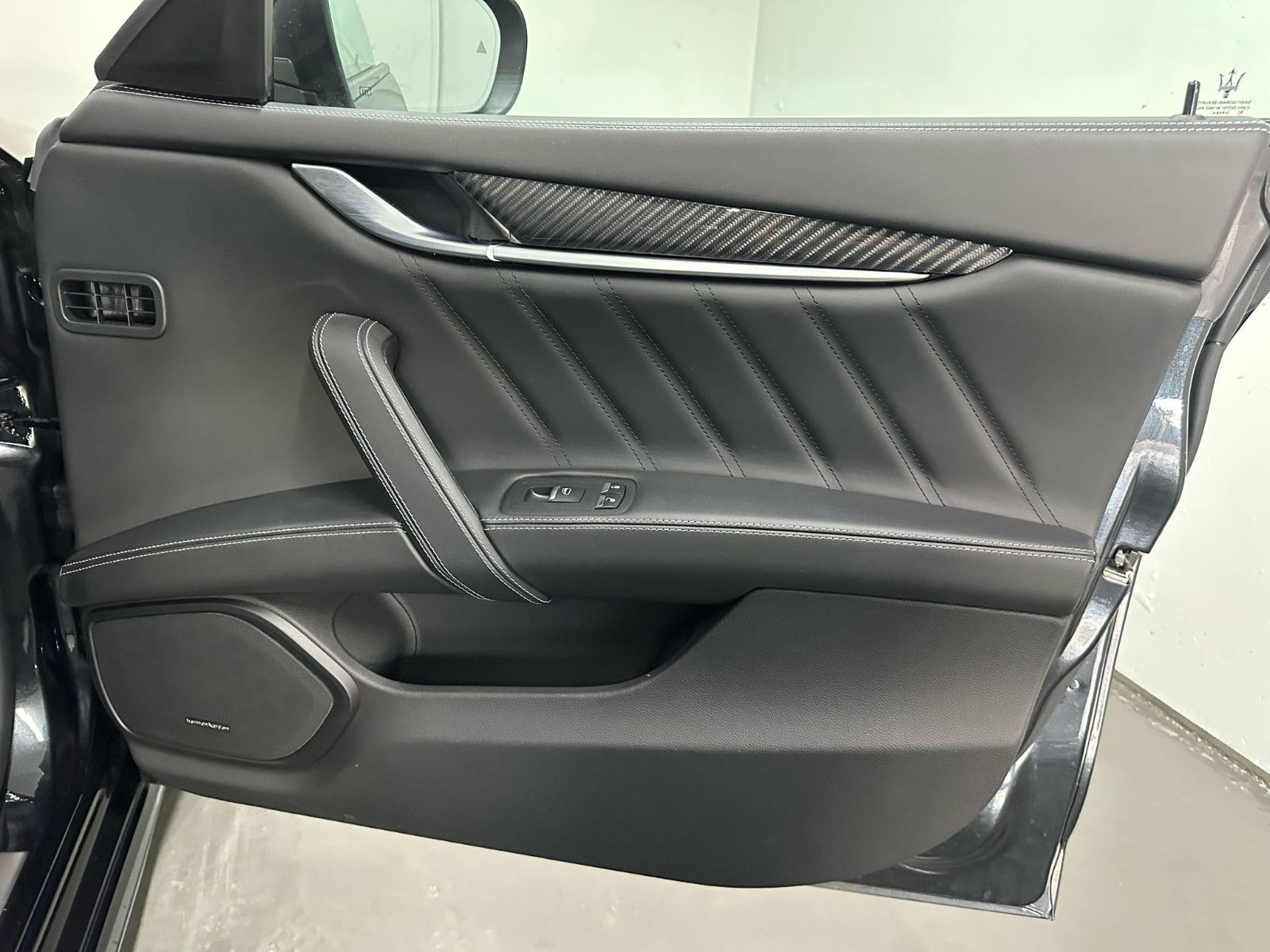 Fahrzeugabbildung Maserati Ghibli TROFEO V8   - SOFT CLOSE*NAVI*TEMPO*DAB*
