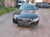 Audi A4 Lim 2.0 tdi - Audi A4 aus 2010 mit Diesel-Antrieb: Limousine, 2.0