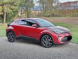 Toyota C-HR 2.0-l-VVTi Hybrid Team Deutschland - rote Toyota C-HR