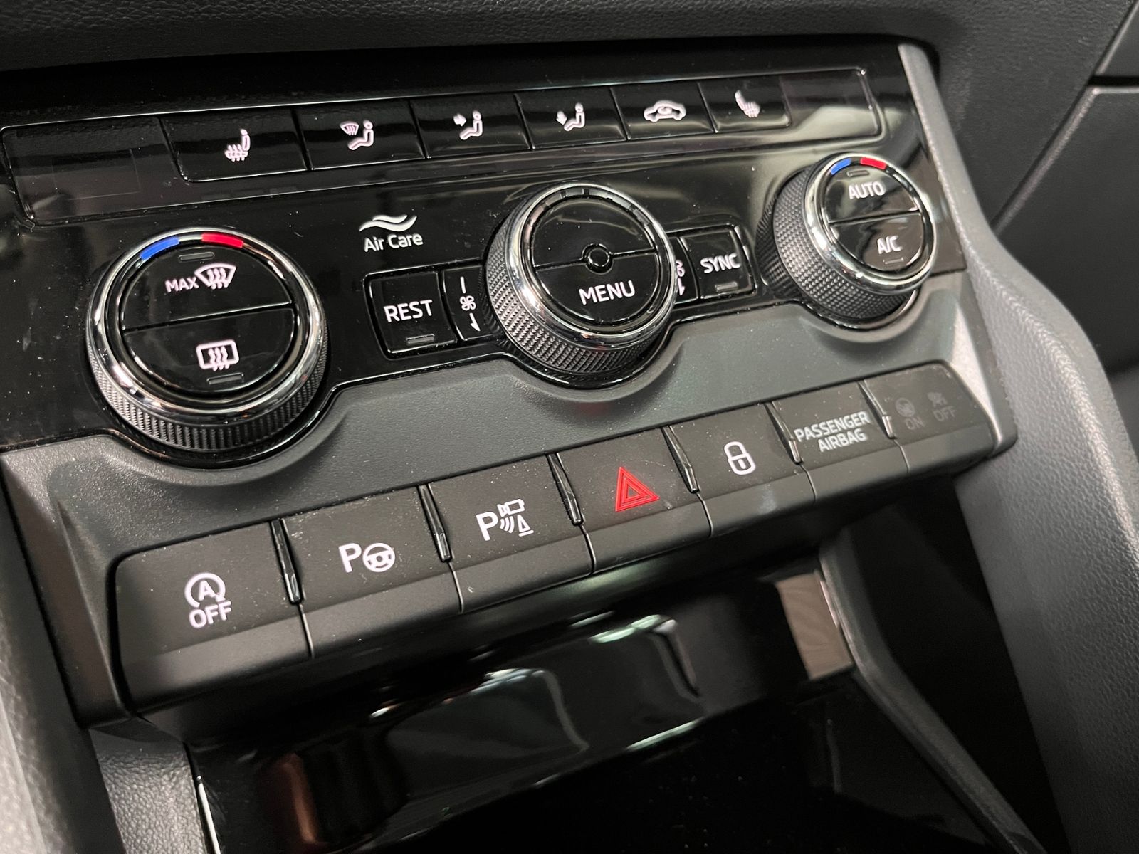 Fahrzeugabbildung SKODA Kodiaq Clever 4x4 PANO 360° LED NAVI
