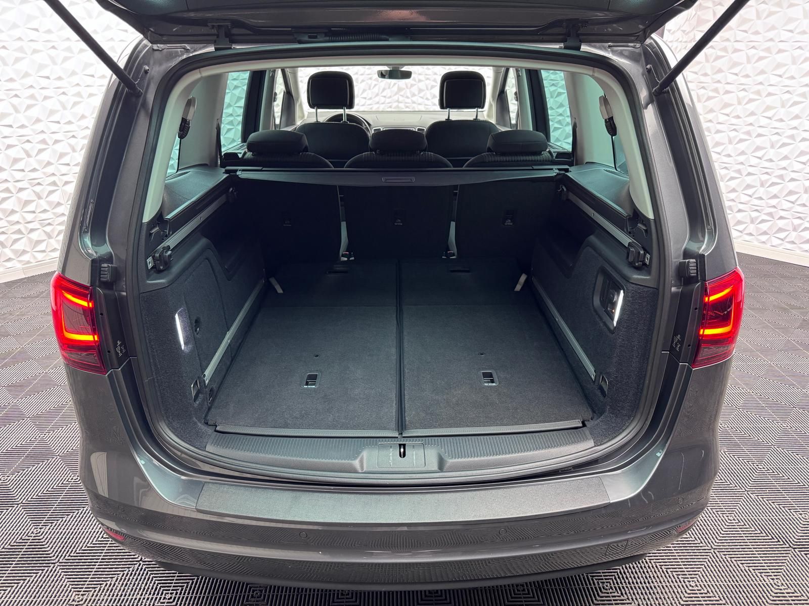 Fahrzeugabbildung SEAT 2.0 TDI 7-SITZER/ACC/AHK/KEYL/DCC/STDHZ/RCAM/DAB