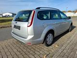 Ford Focus 1,6 Turnier Silver  - Ford Focus aus 2010: Kombi