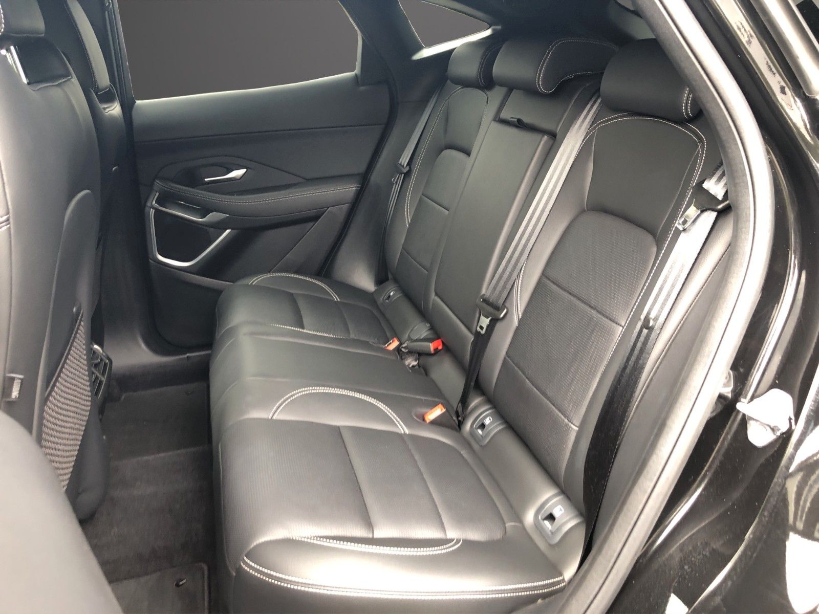 Fahrzeugabbildung Jaguar E-PACE D200 R-Dynamic SE AWD AHK