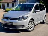Volkswagen Touran Comfortline 1.4*ALU*PDC*AHK*7 SITZER+ - gebrauchte Kleinbusse in Paderborn