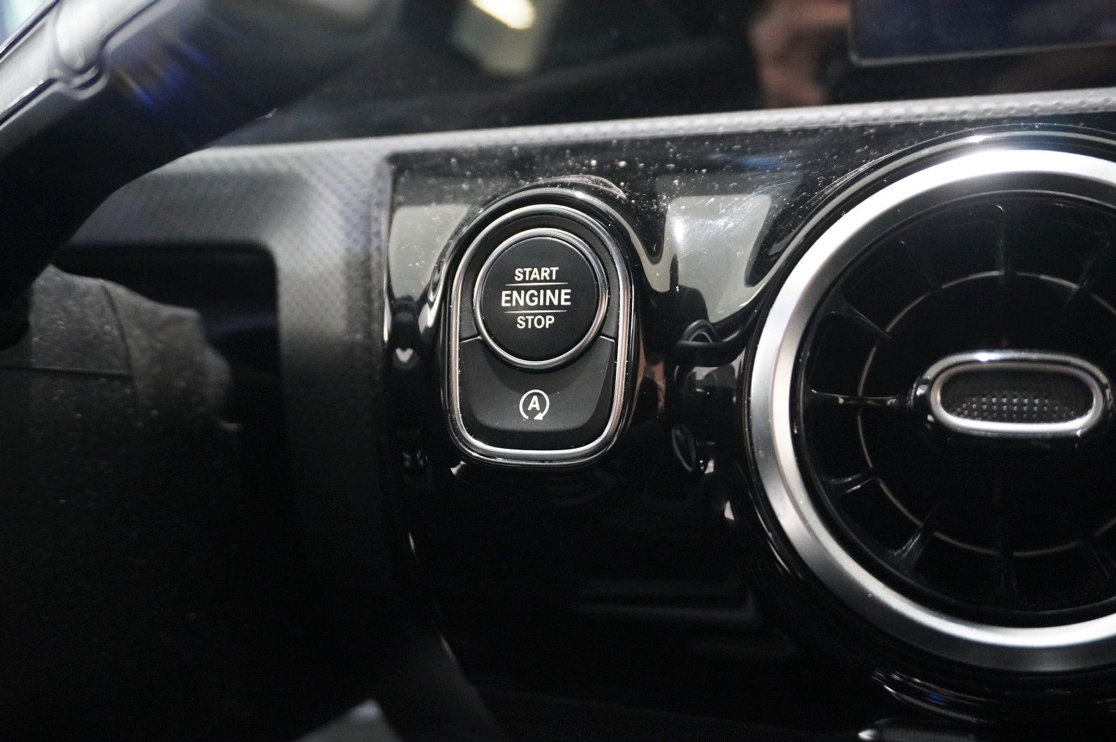Fahrzeugabbildung Mercedes-Benz CLA SB 200 AMG LINE 7G-DCT NAVI/LED/KAMERA/DAB+