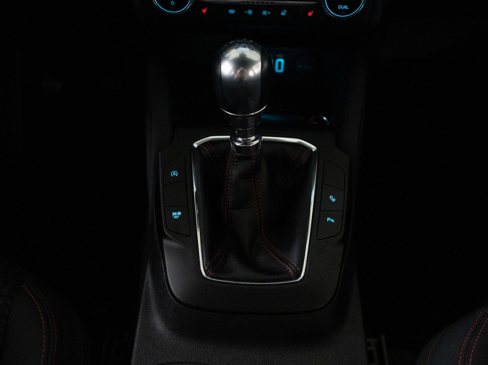 Fahrzeugabbildung Ford Kuga ST-Line AHK/WINTER-P./FRONT-/RÜCKFAHRKAMERA