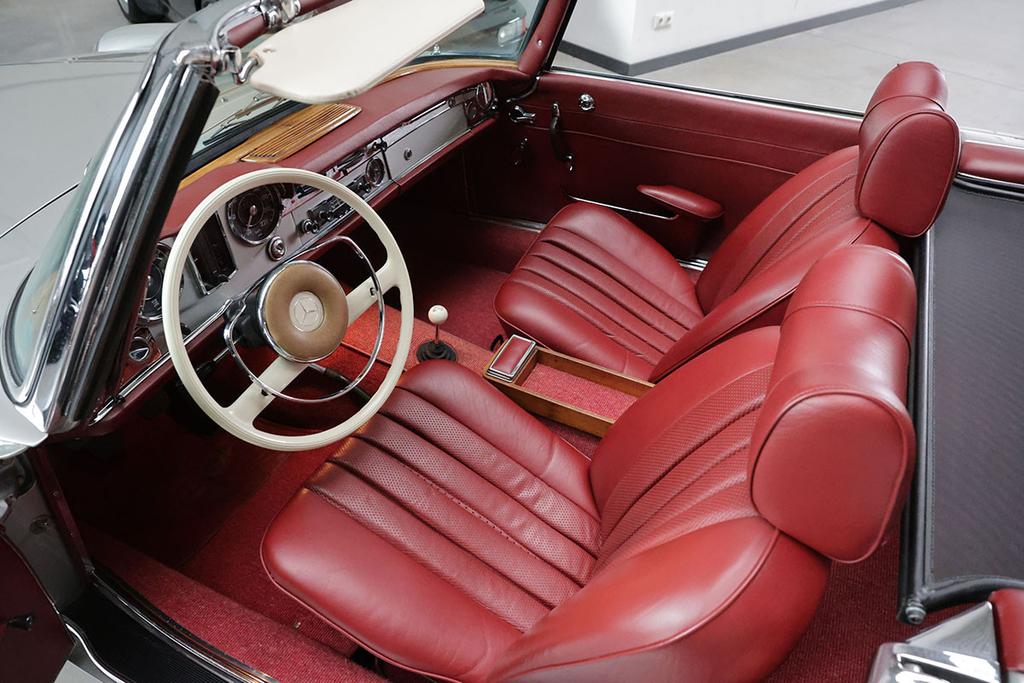 Mercedes-Benz SL 230