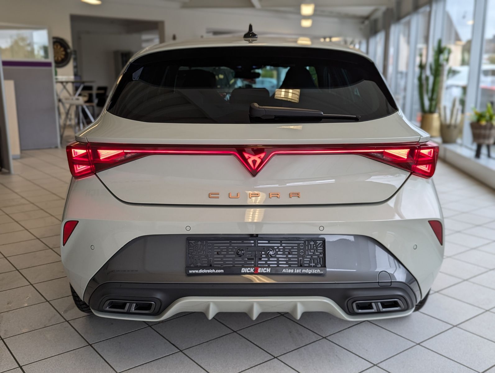 CUPRA Leon 1.5 eTSI Sennh. Matrix Pano Edge/Dynamic - Image 6