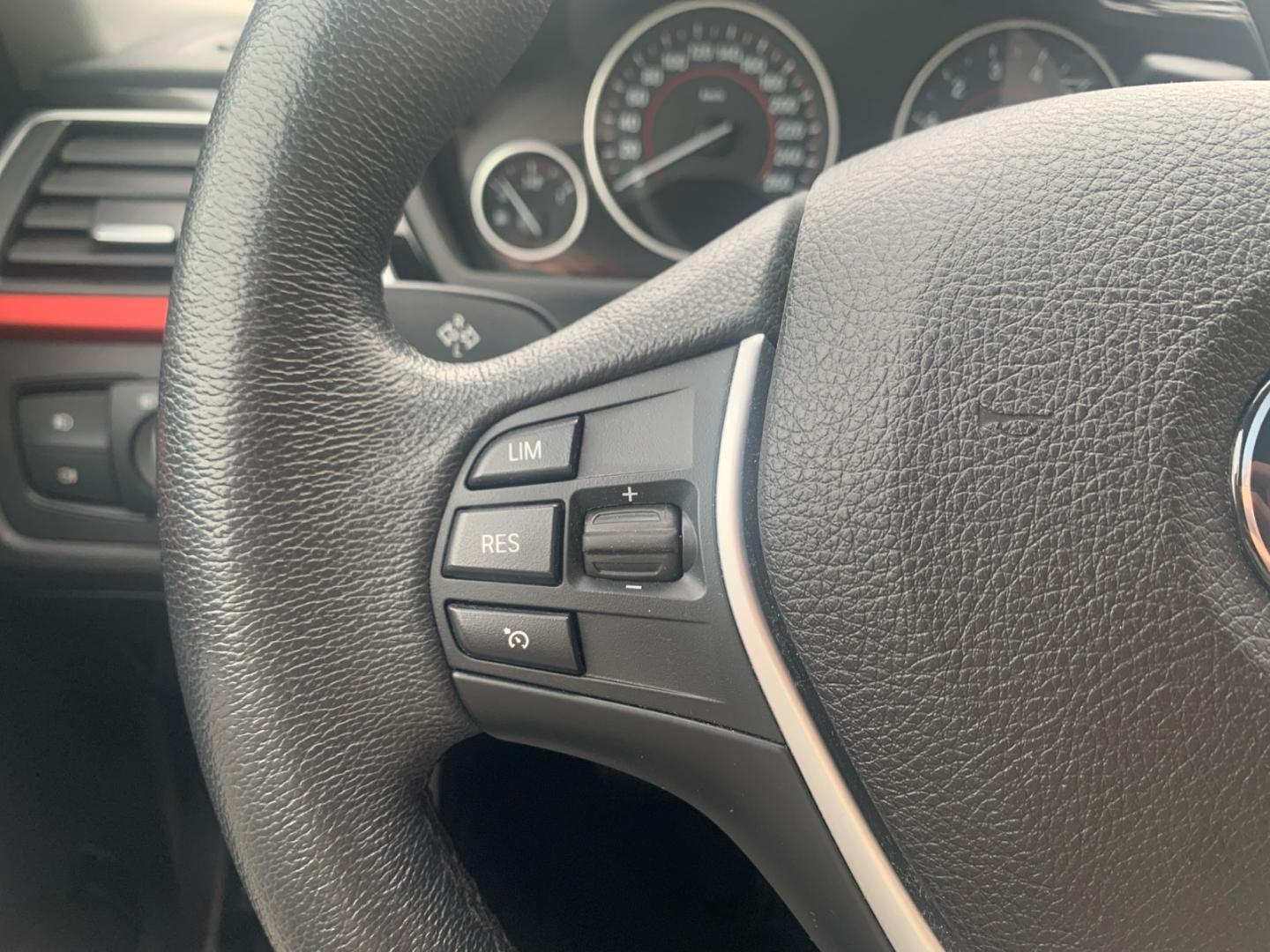 BMW 318 i Touring Sport Line *LED*AHK*HiFi*PDC*SHZ*