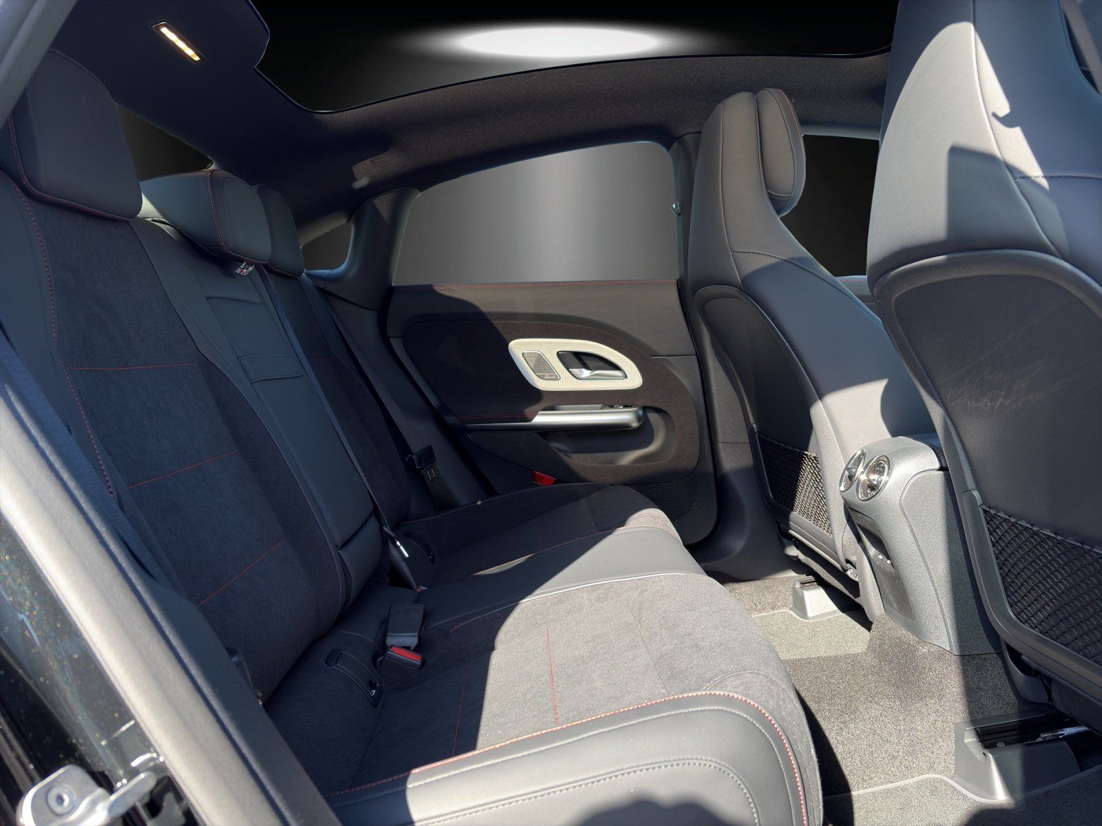 Fahrzeugabbildung Mercedes-Benz CLA 220 AMG HeadUp PANO Burmester KeyGo 360 MLED