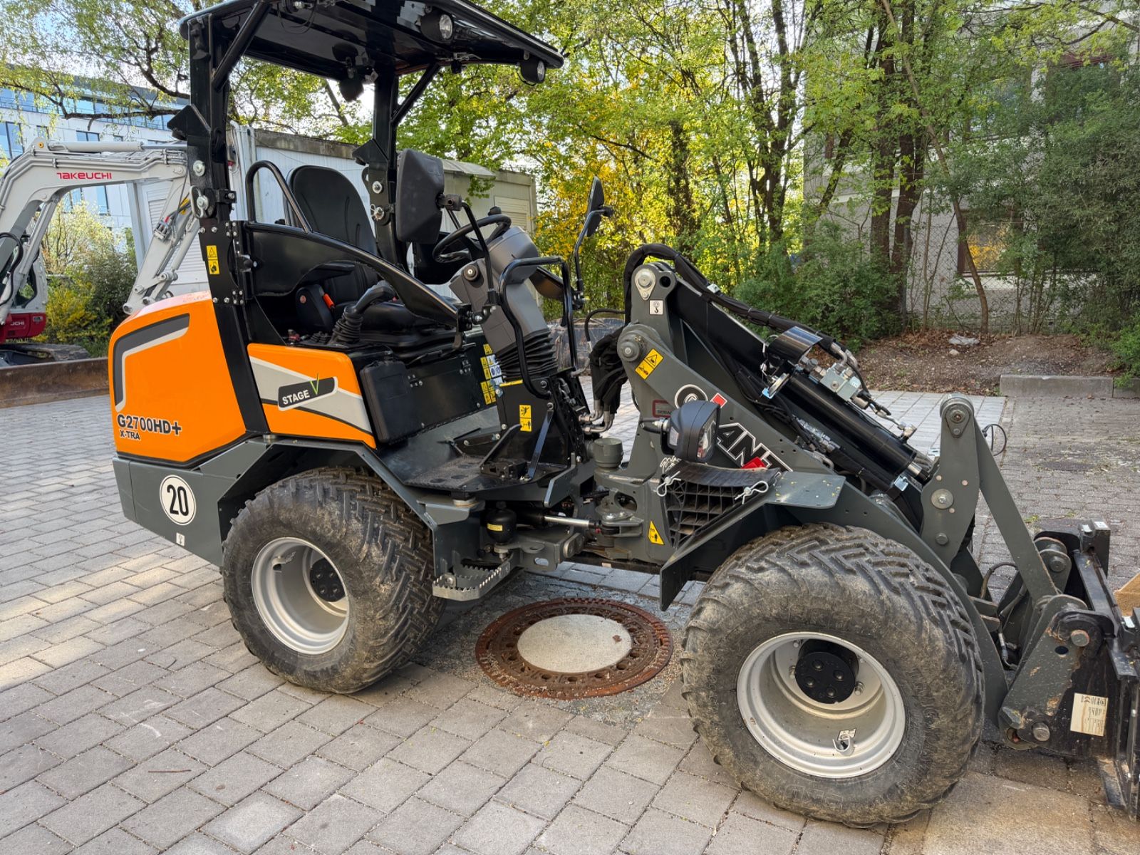 Fahrzeugabbildung Andere Giant G 2700xtraHD +