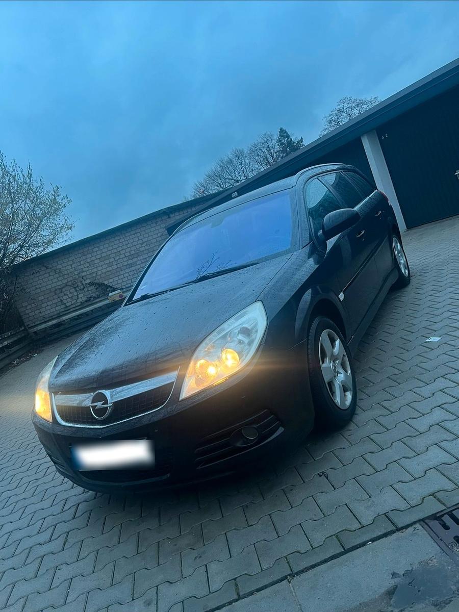 Opel Vectra 2006 — rear view