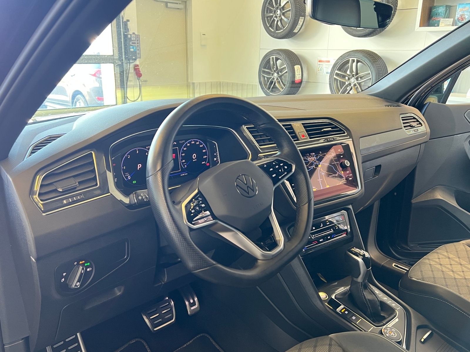 Fahrzeugabbildung Volkswagen Tiguan R-Line 2.0 TDI DSG 4MOTION *AHK, LED, Bla