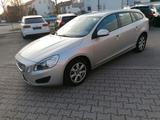 Volvo V60 Kombi Kinetic Navi Sitzheizung - gebrauchte Volvo V60 aus dem Jahr 2012