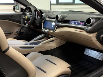صورة مصغرة 46 لـ 2016 Ferrari GTC4LUSSO