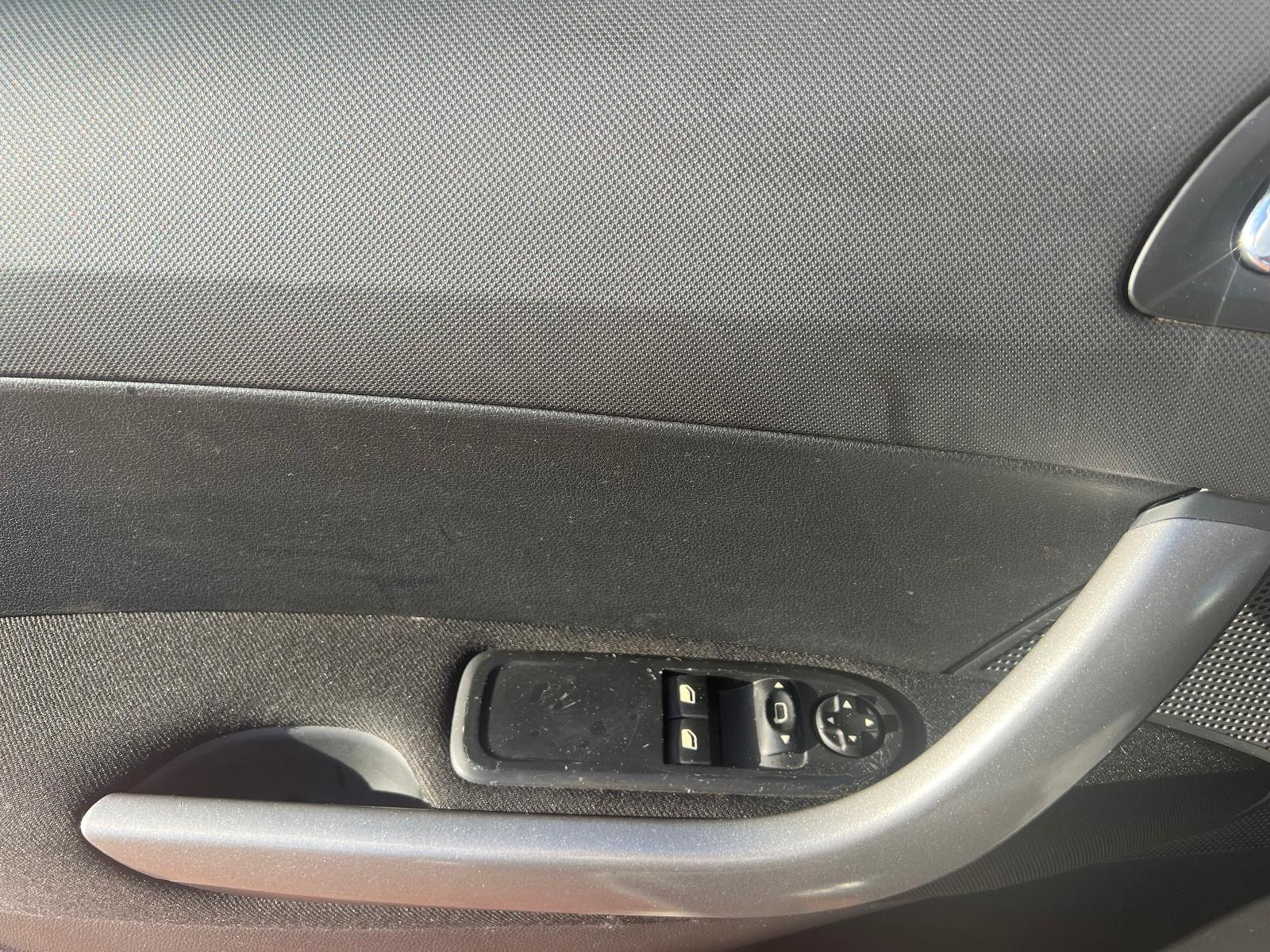 Peugeot 308 2011 — photo 8