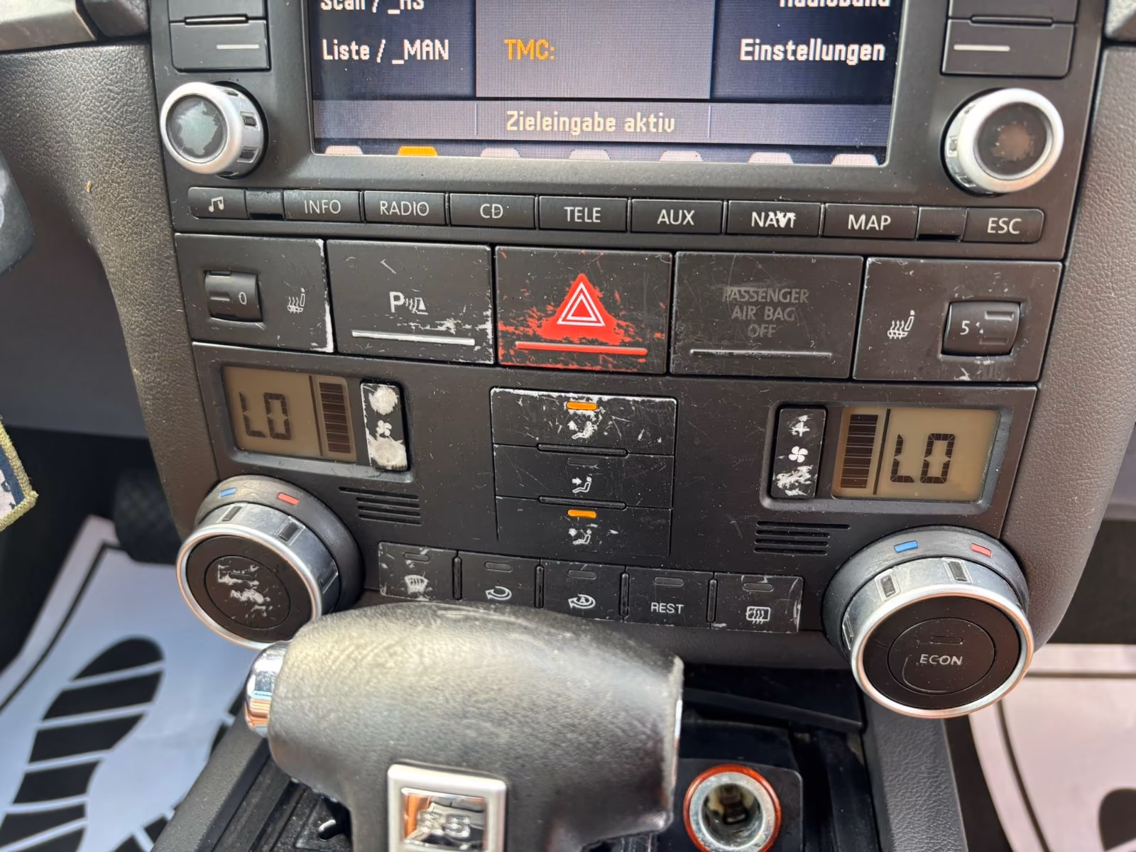 Volkswagen Touareg 2004 — photo 22