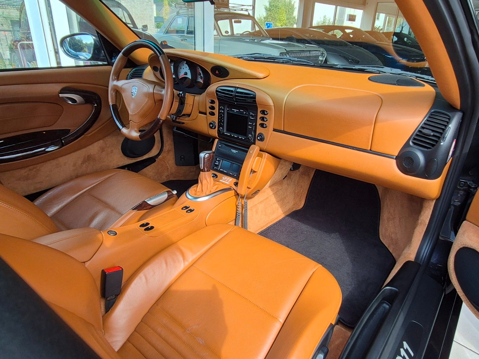Fahrzeugabbildung Porsche 996 Carrera 4 /Nr. 358 von 911 Millennium/BRD/1A