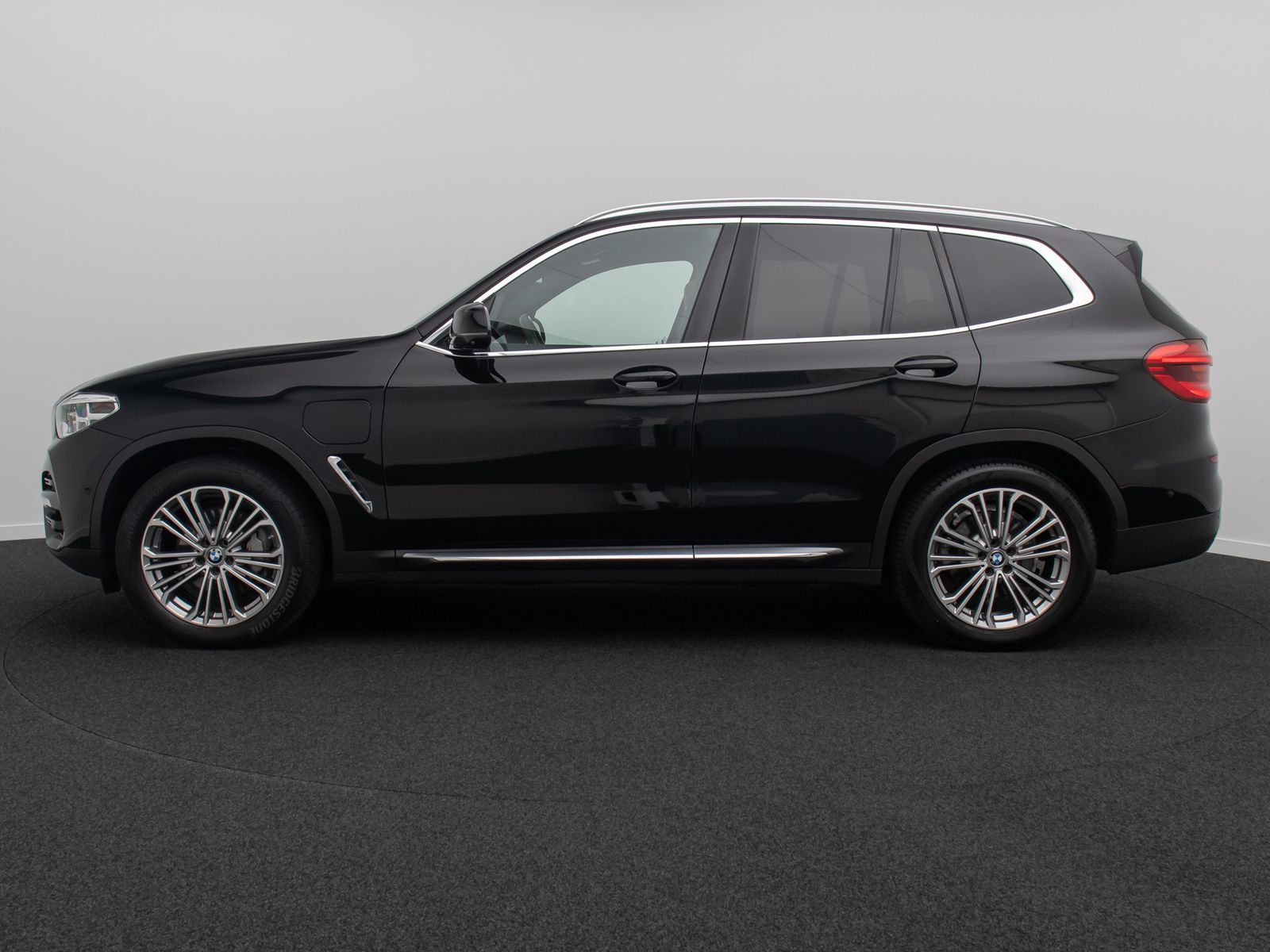 Fahrzeugabbildung BMW X3 xD30e LuxuryLine HUD 360&deg;Panorama HiFi 19Zoll
