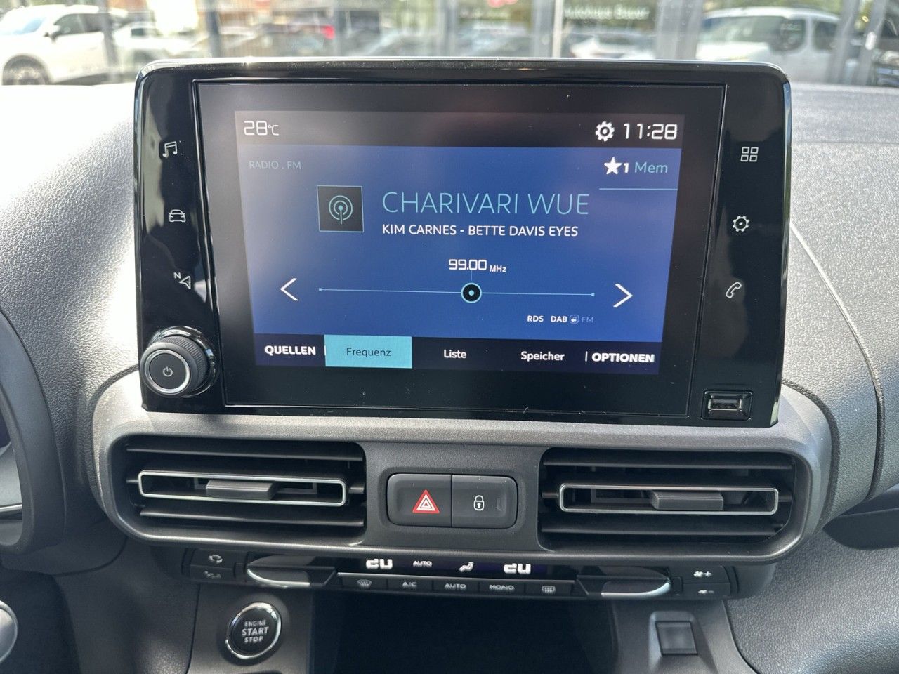 Fahrzeugabbildung Citroën Berlingo Feel Elektromotor M-Cam*StHz*AHK* - mit KI generiert/bearbeitet