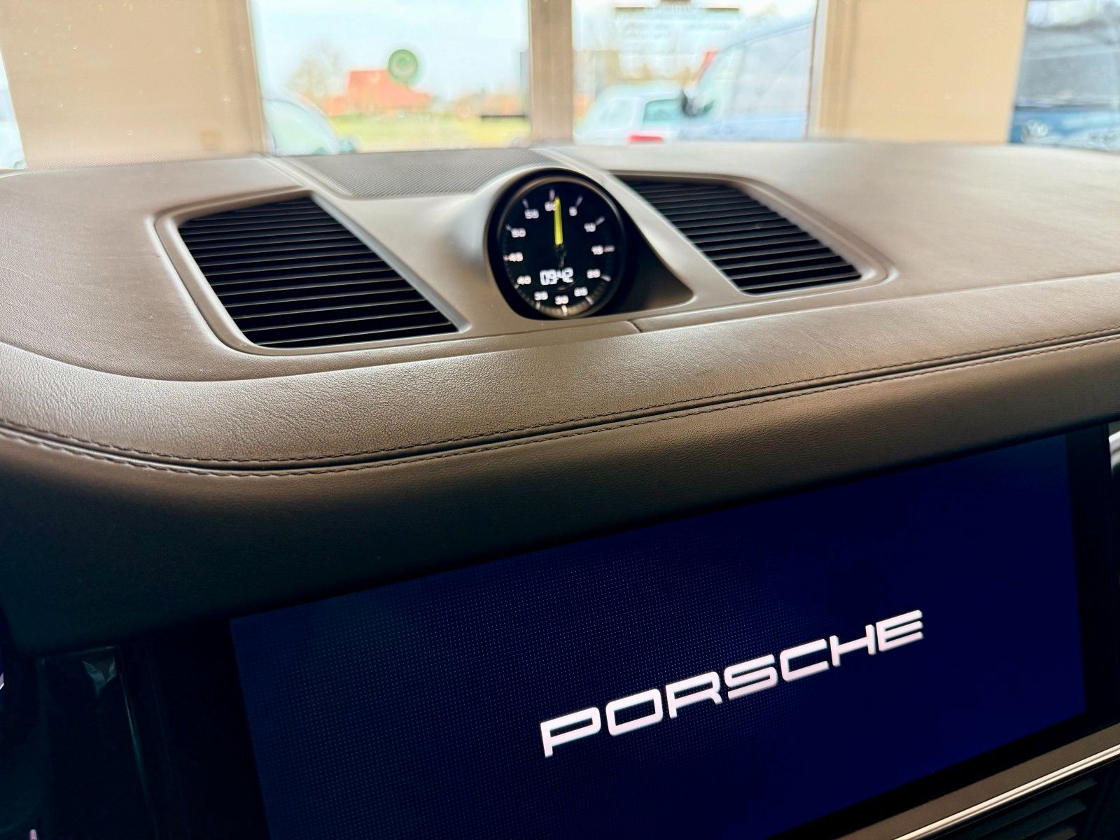 Fahrzeugabbildung Porsche Cayenne E-Hybrid Luftfederung, Panorama, HeadUP